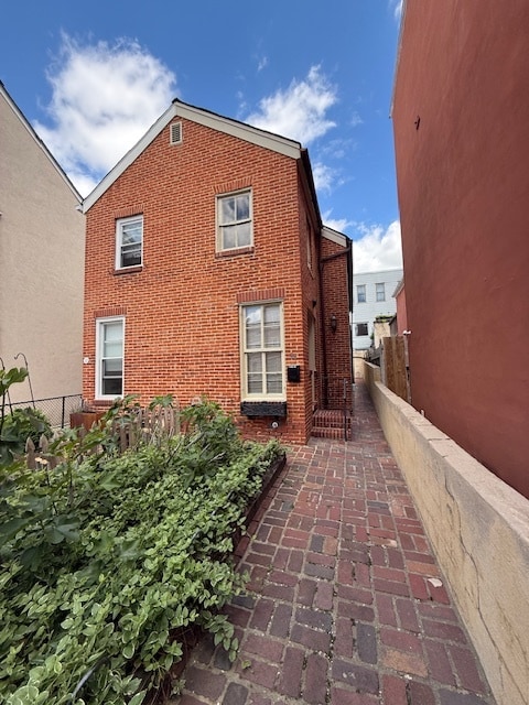 Building Photo - 24 E Henrietta St