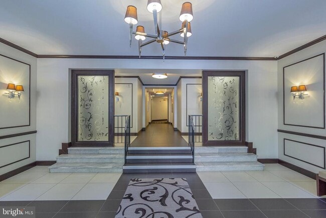 Building Photo - 1910 Kalorama Rd NW Unit 307