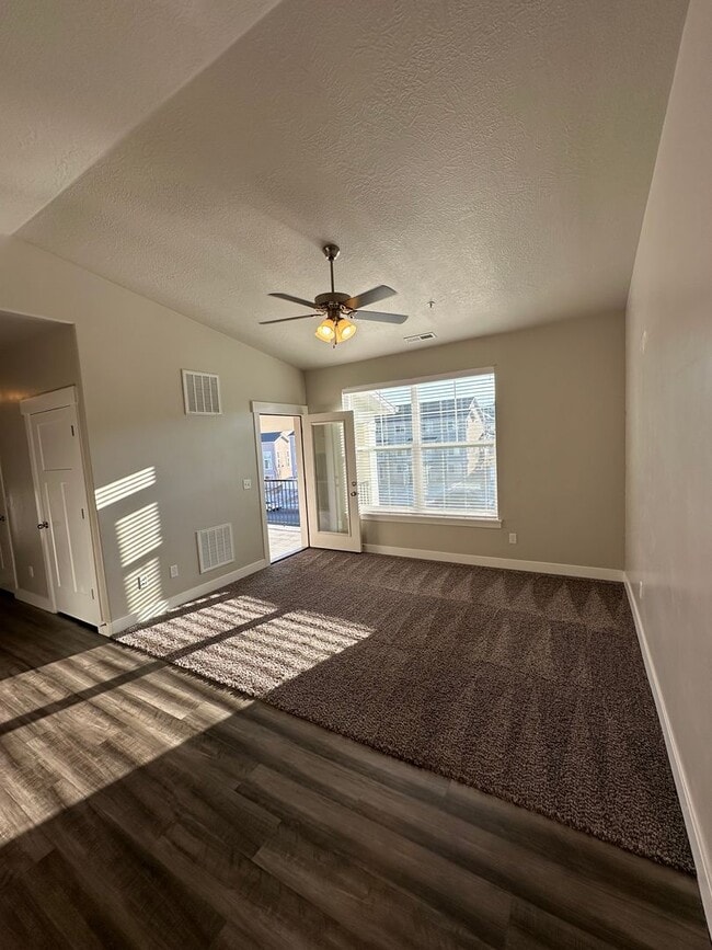 Photo - Bright and Modern 3 Bed Condo in Prime Location with Pool & Clubhouse!!
