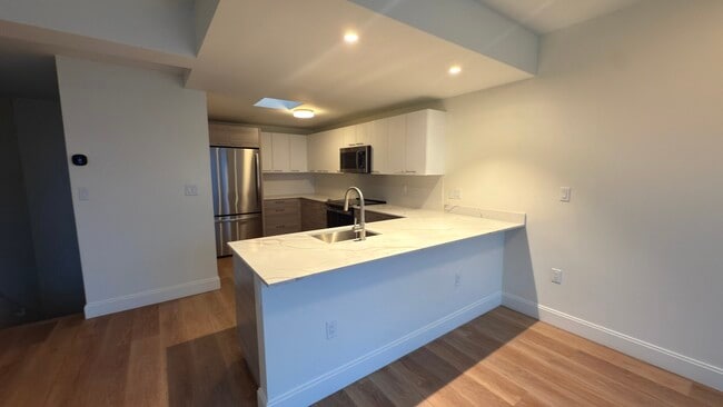 Building Photo - 1077 Commonwealth Ave Unit 518