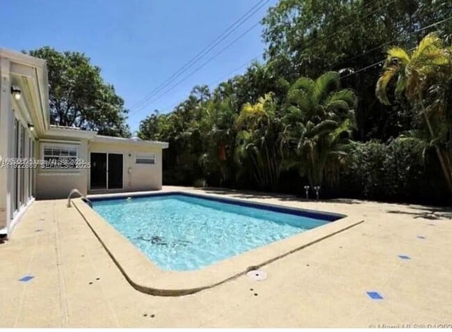 Photo - 2080 NE 205th St