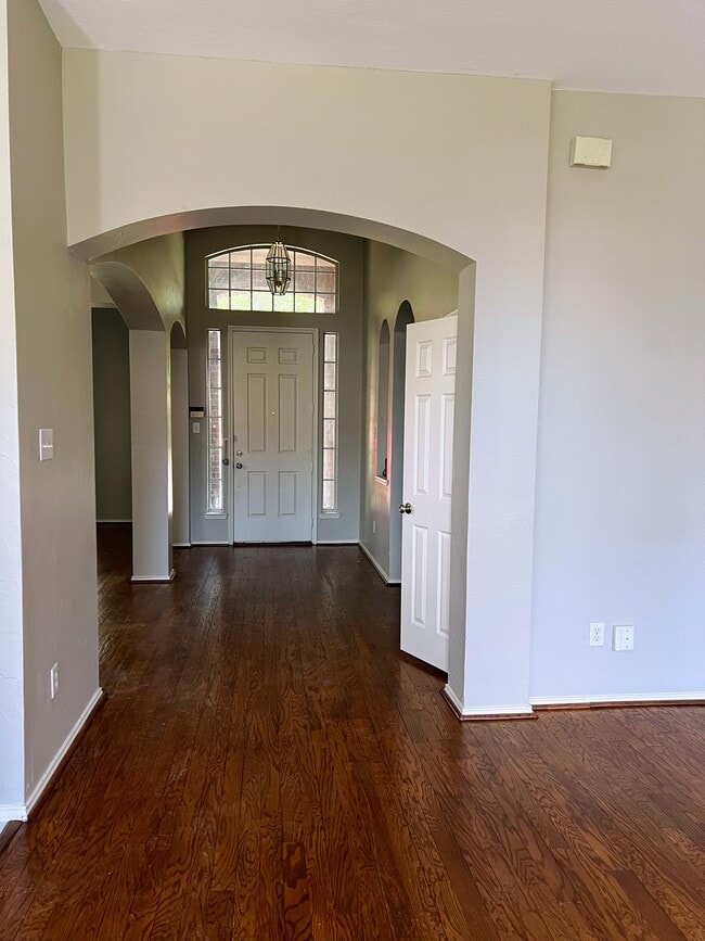 5820 Chatham Ln
