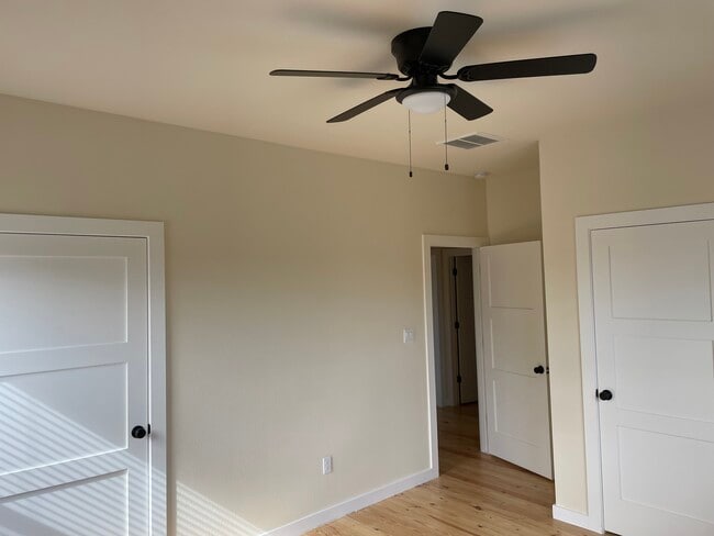 Photo - 411 N Holland St