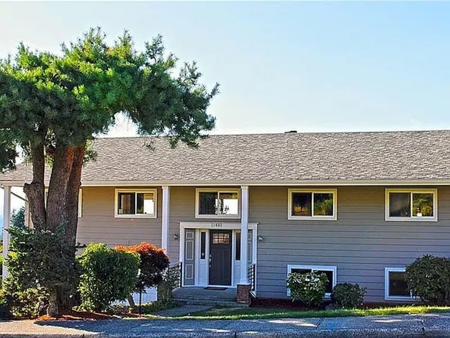 Photo - Stunning Somerset Home with Breathtaking City, Mountain & Lake Views – 5 Bedrooms, Gourmet Kitchen