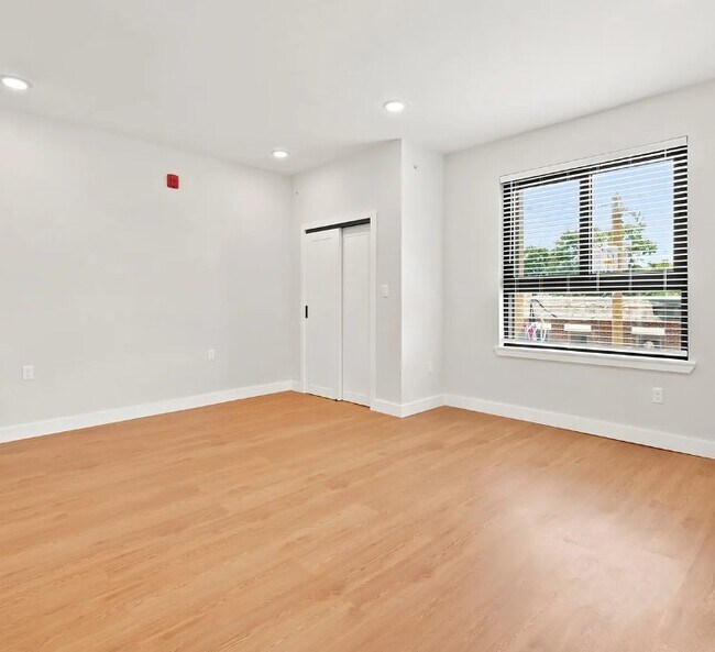 Photo - 5001 Frankford Ave