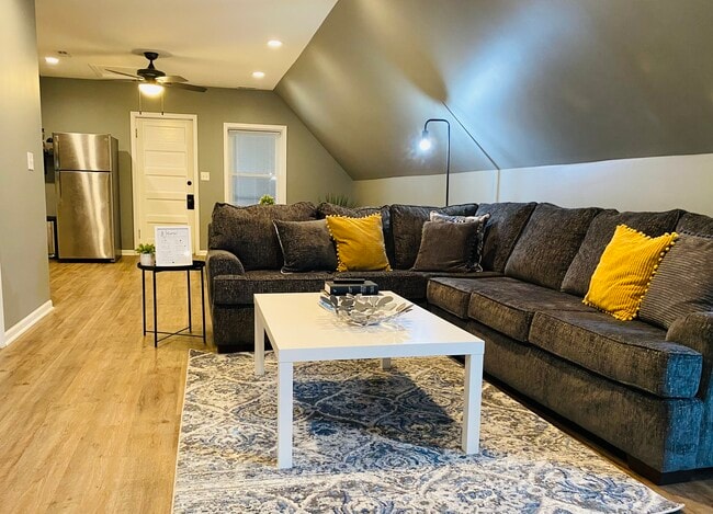 Fully furnished living room - 10422 S Avenue L Unit Upper