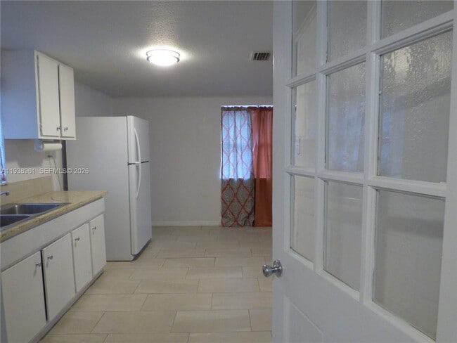 Photo - 1135 E Voorhis Ave