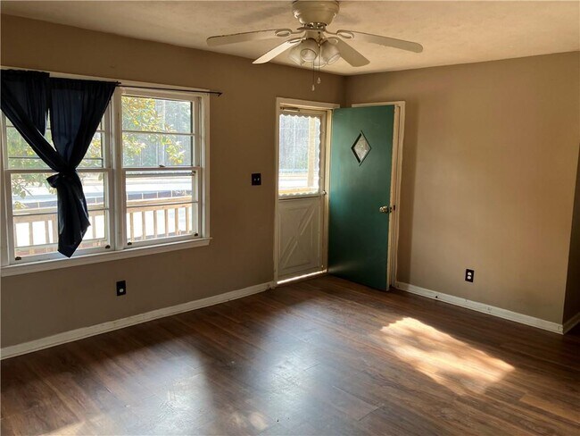 Photo - 8475 Lee Rd