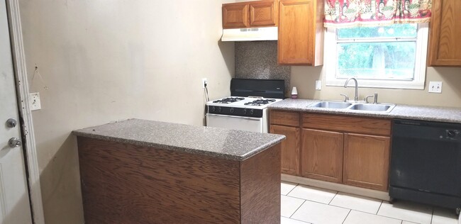 Building Photo - 4515 White Rock St