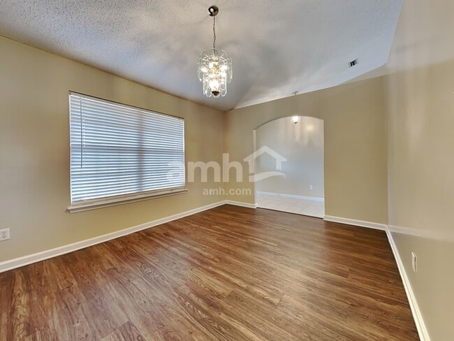 Photo - 2562 Glenfield Dr