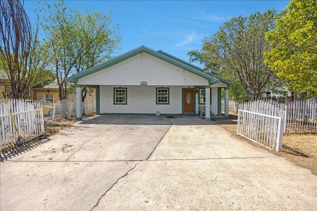 Photo - Beautiful large home for Rent