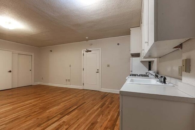 Photo - JEANNE MANOR APARTMENTS (JEAN01)