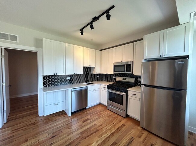 Photo - 656 W Wrightwood Ave Unit 414