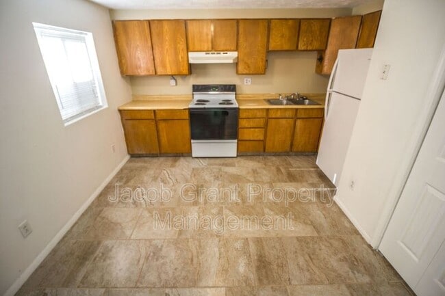 Photo - 245 W 20th St