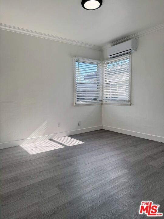 Photo - 1327-1327 N Kenwood St