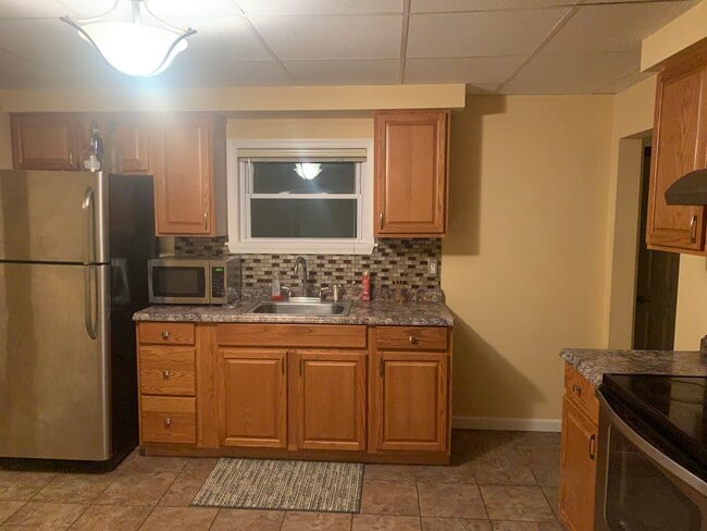 Kitchen - 104 Adams Ave Unit 2nd floor