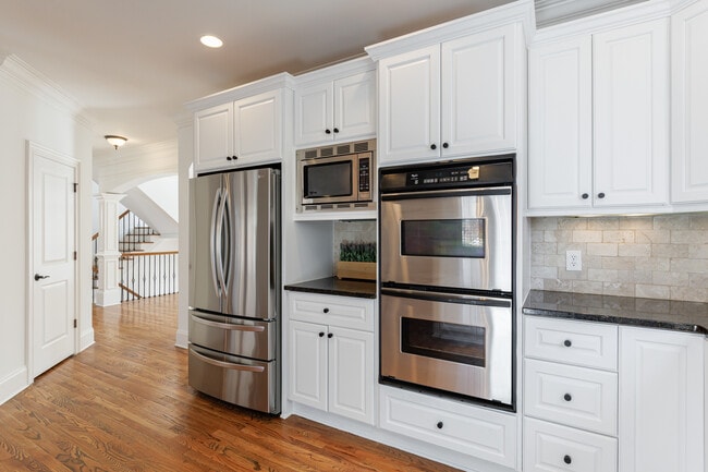 Photo - 1012 Madeline Ln