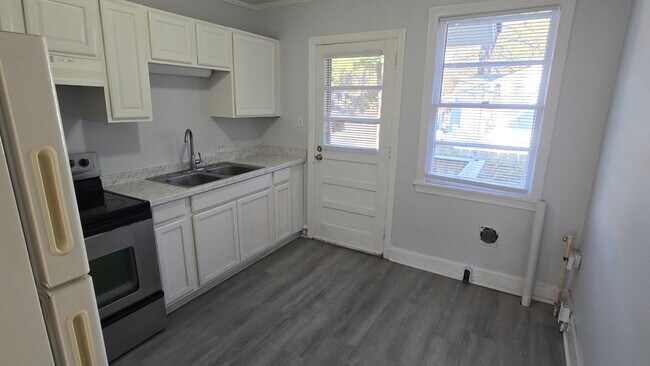 Photo - broo3232 Unit A