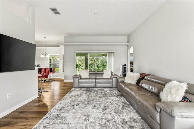 Photo - 520 N Valencia Cir SW