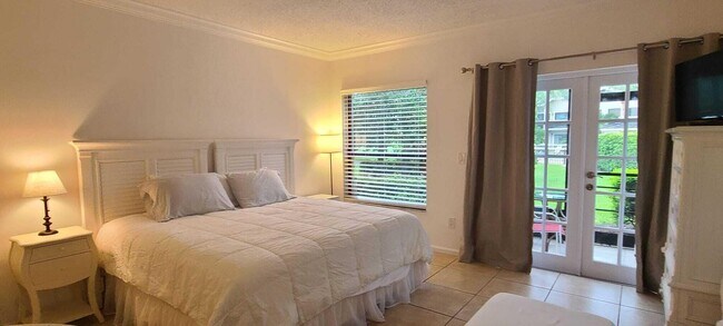 Photo - 11863 Wimbledon Cir Condo Unit 403