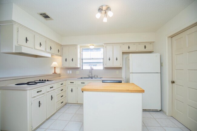 Photo - 3903 Kiamesha Dr