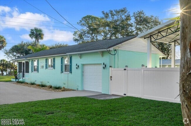 Building Photo - 1146 Riverside Dr Rental