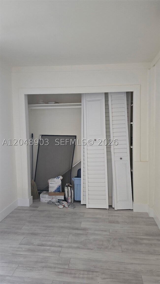 Photo - 725 SW 1st St Unit 1