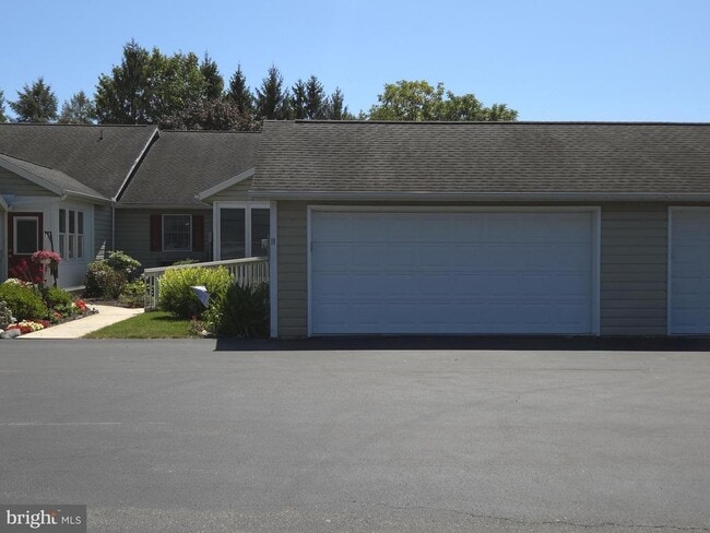 Photo - 11 Strawberry Dr