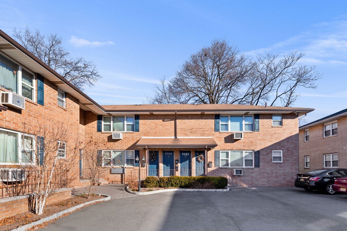 Photo - 139 Royal Ave