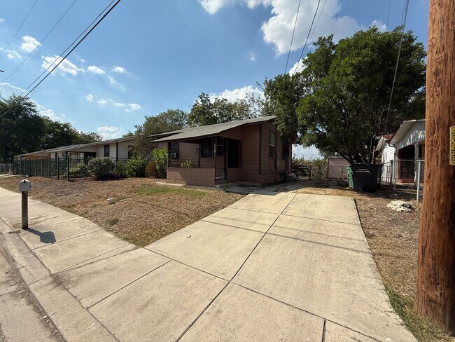 Photo - 3003 Venus St