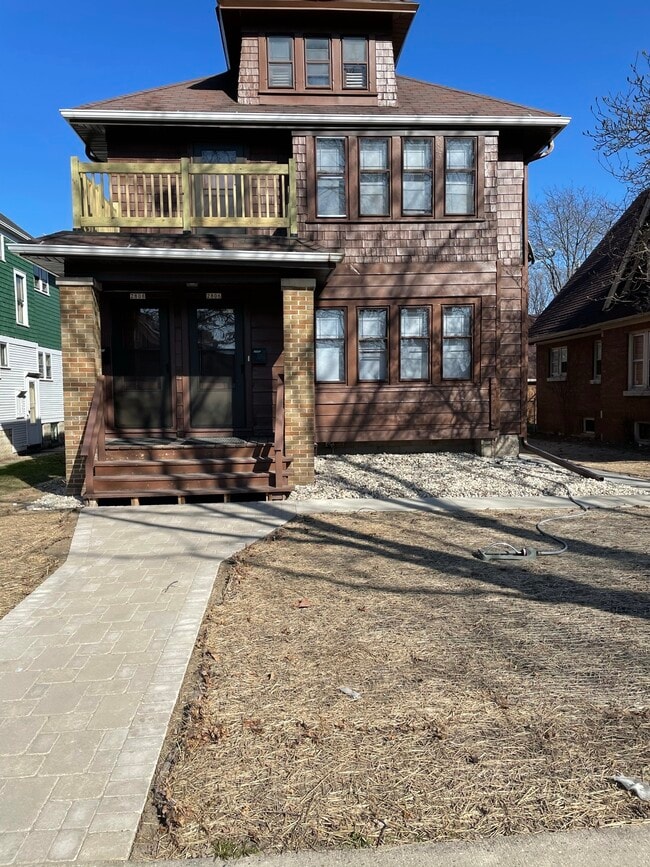 Building Photo - 2806 N 54th St Unit Upper