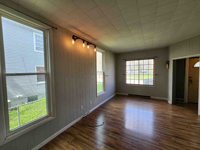 Photo - 2 Bed Duplex in Oshkosh, WI - Perfect for cozy living! Unit 421 Otter Ave