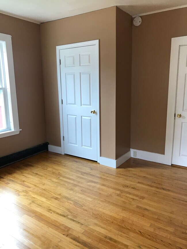 Photo - 527 Champlain St Unit SecondLevel