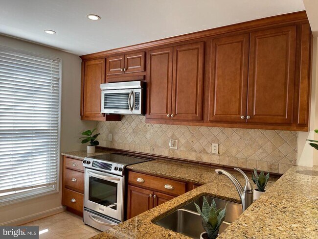 Photo - 2824 Elliott St