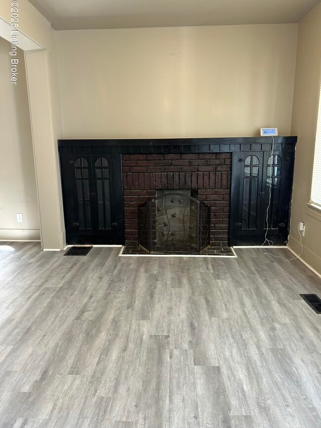 Photo - 811 Sutcliffe Ave