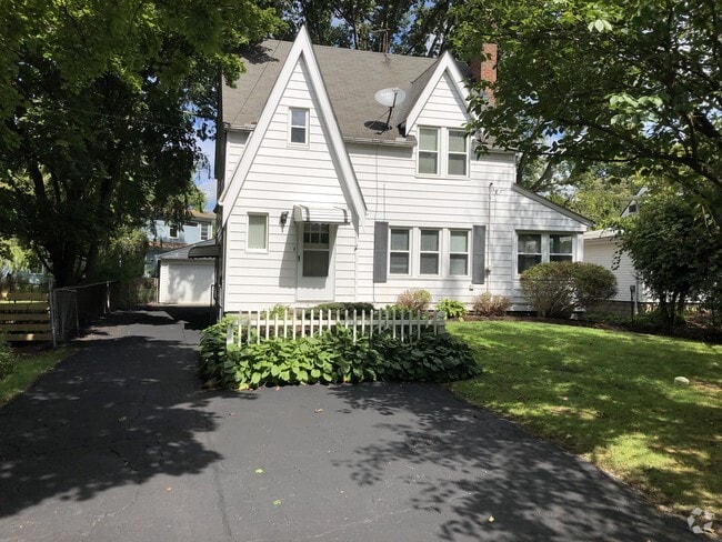 Building Photo - 12921 Chippewa Rd Rental