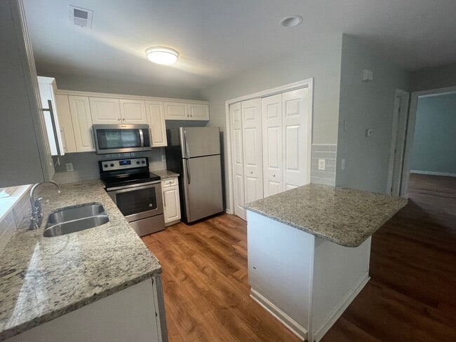Photo - 3 Bedroom 2 Bathroom with Bonus Room UNCW/...