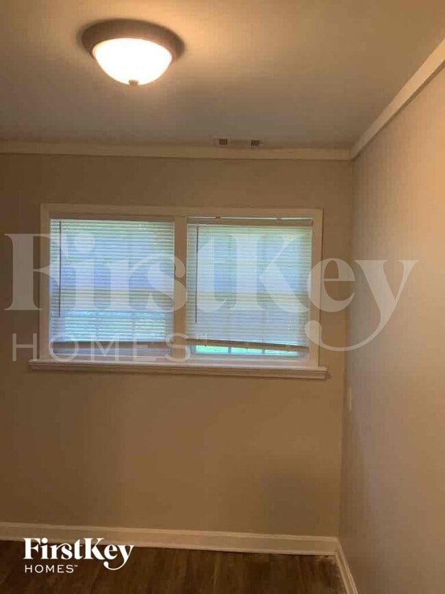 Photo - 1698 Sandtown Rd SW