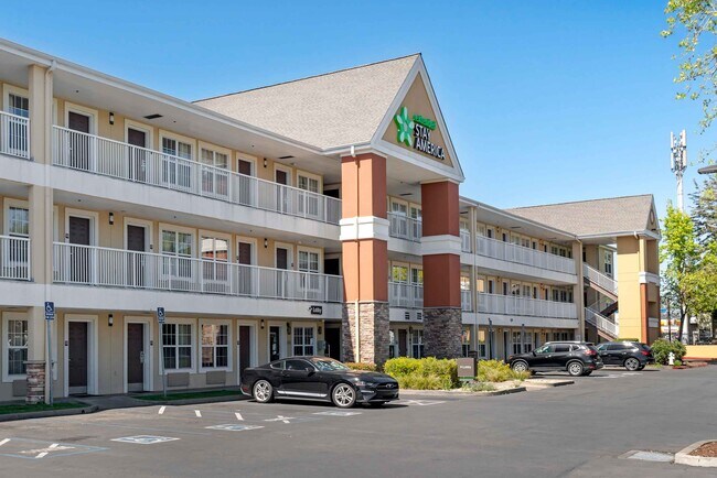 Furnished Studio-Santa Rosa - South