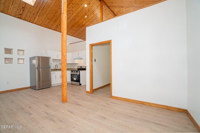 Photo - 404 W Overland Ave