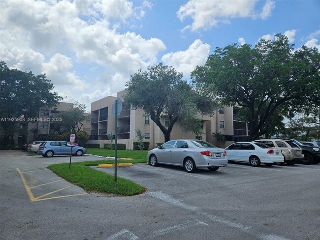 Building Photo - 10625 SW 112th Ave Unit 216