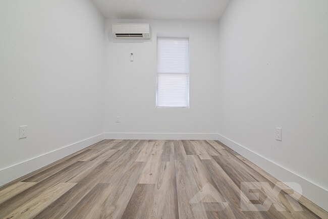 Photo - 2785 E 15th St Unidad 1R