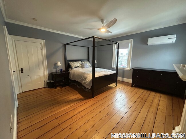 Photo - 1 Pickering Ave