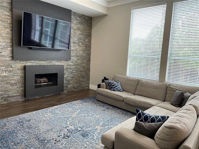 Photo - 2113 Grove Point Ln House