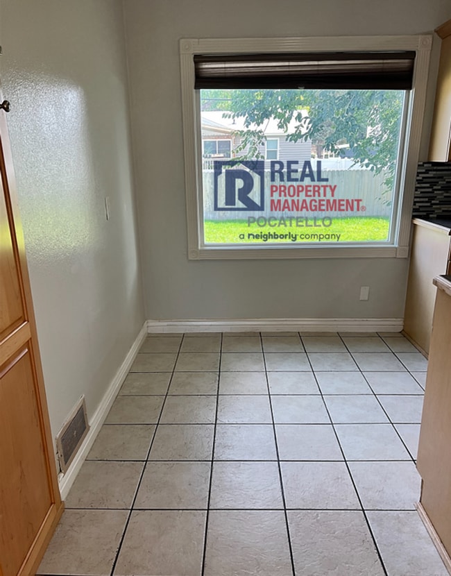 Photo - 3 Bedroom 1 bath - 1 car garage - "Pet Negotiable"