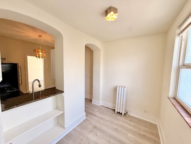Gorgeous 1 Bed 1 Bath Denver Apartment in Capitol Hill! Available NOW!
