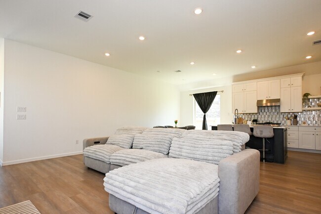 Photo - 3057 Pensacola Dr
