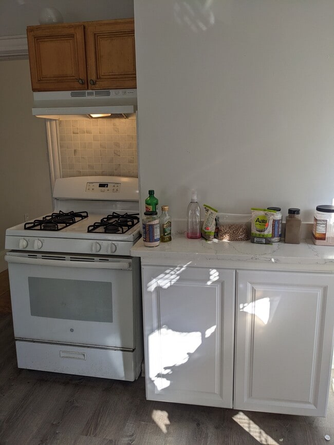 Building Photo - 22 Royal St Unit 2