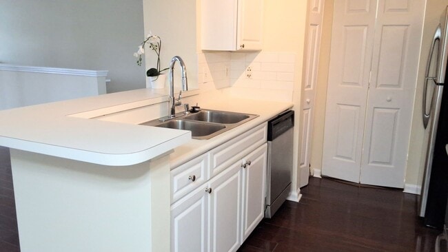 Photo - Beautiful WATER VIEW 3 bedroom, 2 bathroom... Unit 2212