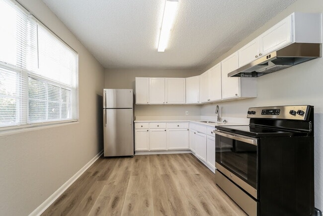 Photo - 2332 W 17th St